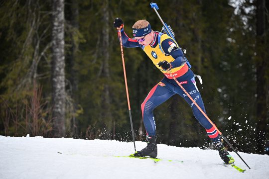 Der norwegische Biathlet Johannes Thingnes Boe in Aktion