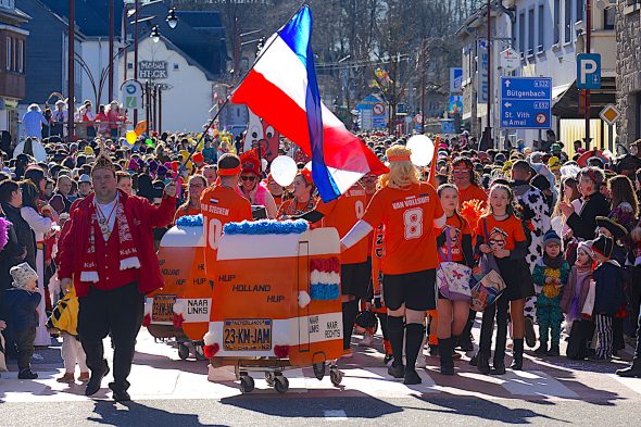 Rosenmontagszug in Büllingen