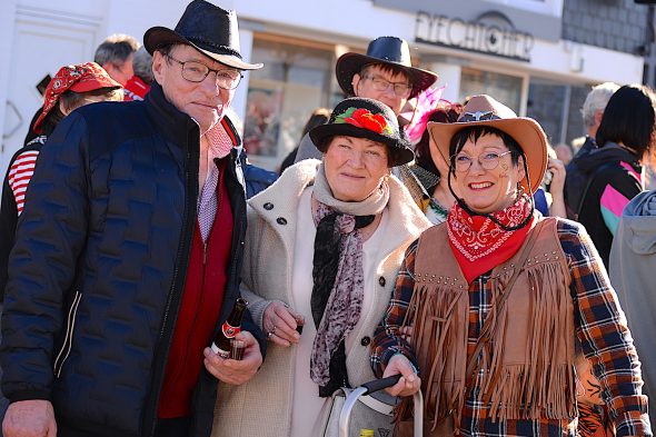 Rosenmontagszug in Büllingen