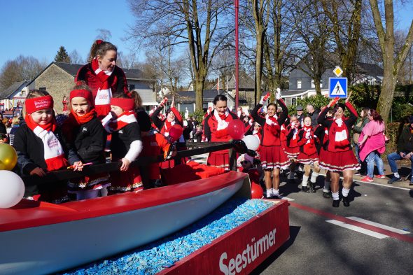 Rosenmontagszug in Bütgenbach