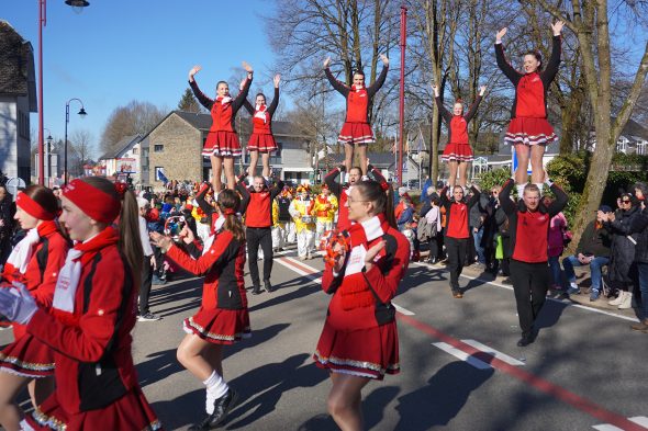 Rosenmontagszug in Bütgenbach