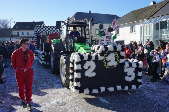 Rosenmontagszug in Bütgenbach