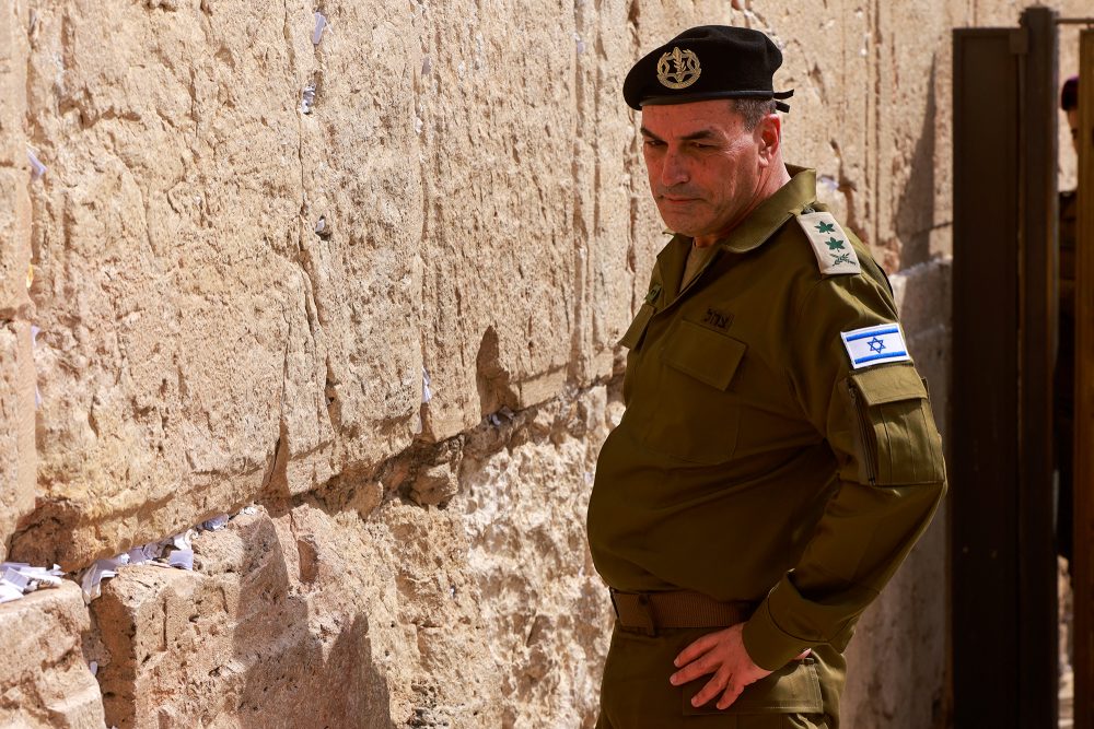 Eyal Zamir, der Generalstabschef der israelischen Streitkräfte, an der Klagemauer in Jerusalem