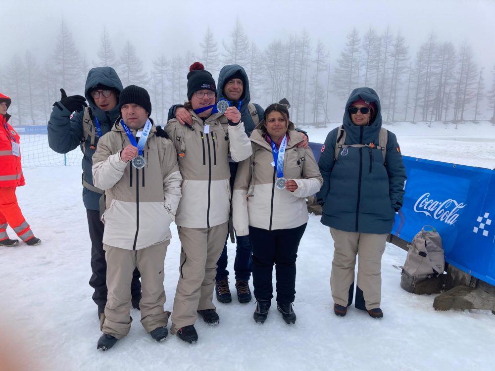 Belgiens Langläufer bei den Winter Special Olympics mit Silbermedaillen