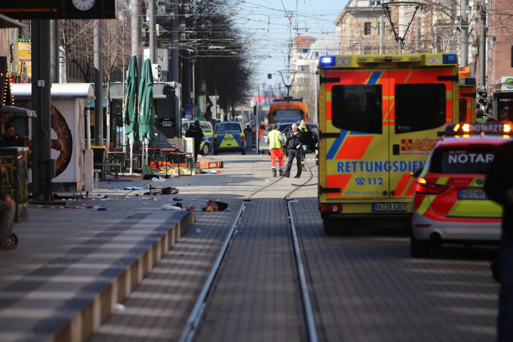 Rettungskräfte am Tatort in Mannheim