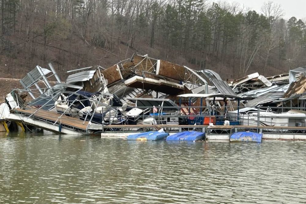 Wie hier am Clearwater Lake in Missouri hinterließen die Stürme und Tornados vielerorts eine Schneise der Verwüstung