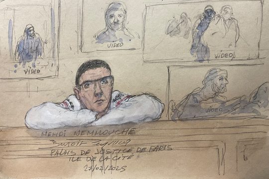 Die Gerichtsskizze zeigt den Angeklagten Mehdi Nemmouche während seines Prozesses vor dem Sondergericht in Paris