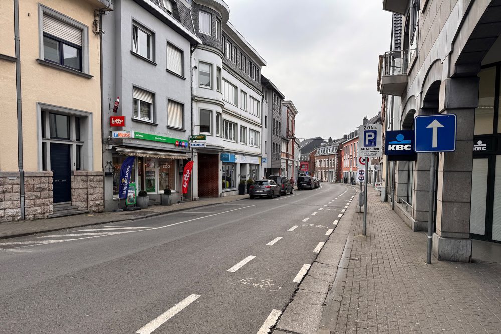 Das Bild zeigt die Paveestraße in Eupen, von der Aachener Straße kommend