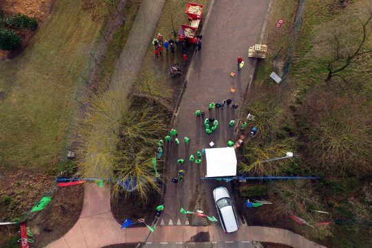 Streikposten an der Einfahrt eines Unternehmens in der Industriezone Genk-Süd bei einem der letzten Generalstreiks