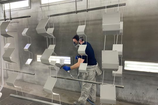 Bei Pix Coating in der Industriezone Plénesses