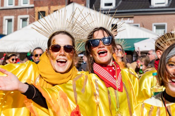 Rosenmontagszug in Eupen