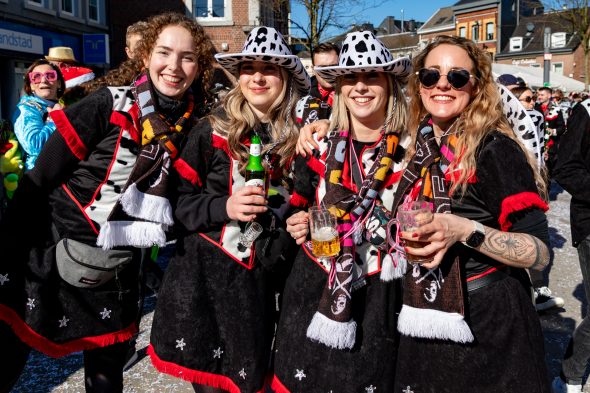 Rosenmontagszug in Eupen