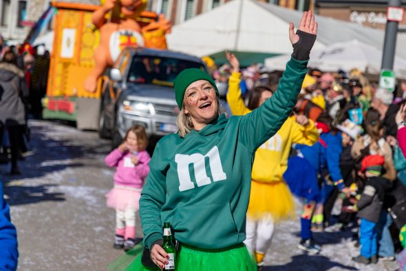 Rosenmontagszug in Eupen