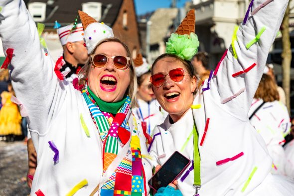 Rosenmontagszug in Eupen