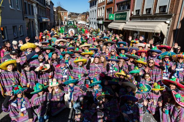 Rosenmontagszug in Eupen