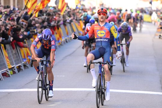 Der US-Aerikaner Quinn Simmons bejubelt seinen Tagessieg