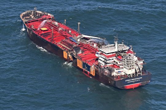 Der beschädigte Tanker MV Stena Immaculate vor der Küste von Withernsea, östlich von England