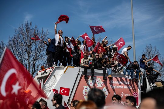 Anhänger der Oppositionspartei CHP demonstrieren in Istanbul
