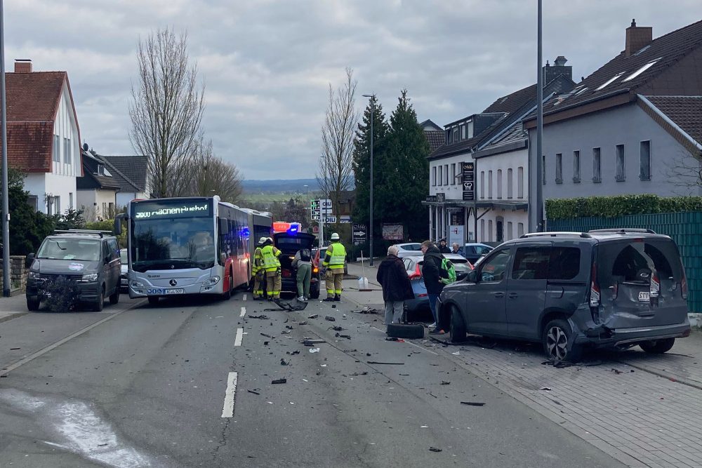 Unfall auf der Trierer Straße im Aachener Stadtteil Brand