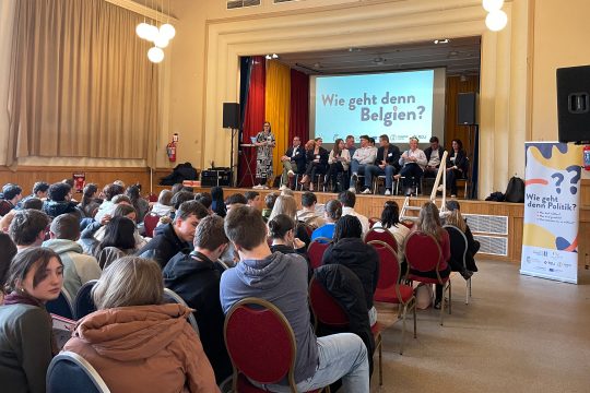 Wie geht denn Belgien?: Politiker und Schüler im Kolpinghaus