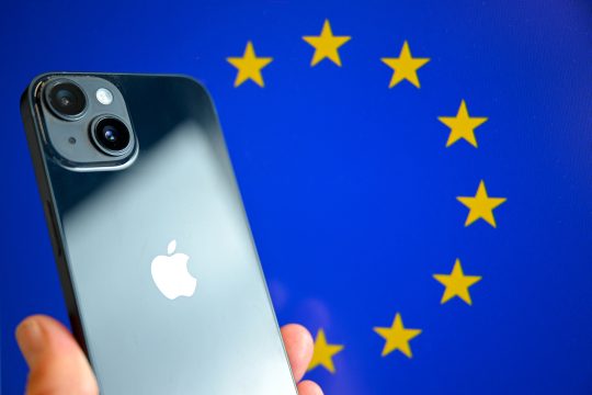 Die EU-Kommission verhängt Strafen gegen Apple und Meta