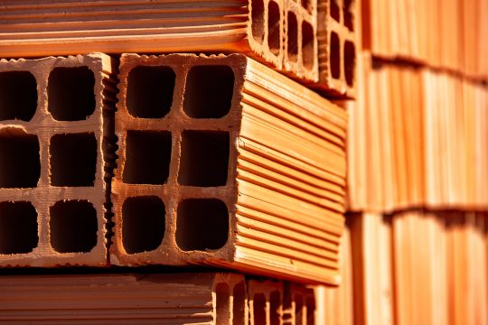 Stapel mit Bauziegeln