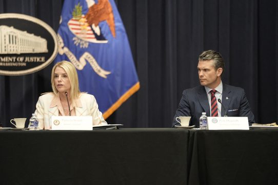 US-Justizministerin Pamela Bondi und Verteidigungsminister Pete Hegseth