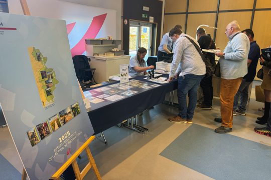 Briefmarken mit ostbelgischen Motiven: Vorverkauf in Weismes zieht Briefmarkensammler an