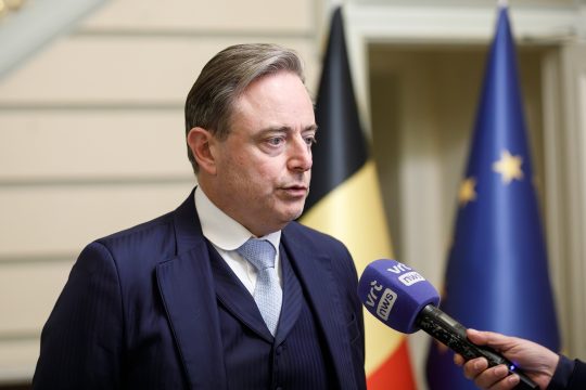 Premier Bart De Wever gibt Interviews nach dem Treffen des Kernkabinetts am Freitag