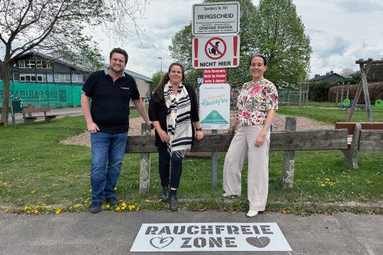 Schöffe Tom Simon, Carolin Scheliga von der ASL und Ministerin Lydia Klinkenberg