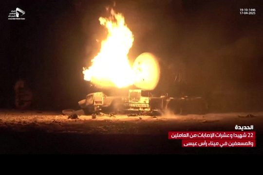 Brand in dem Öl-Hafen im Jemen