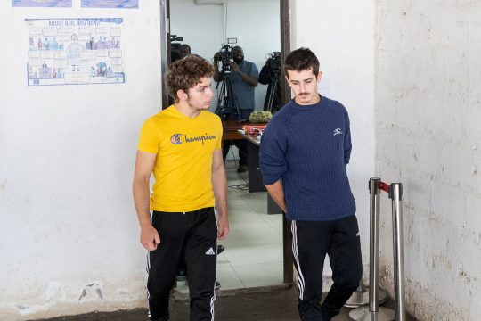 David L. und Seppe L. beim Verlassen des Gerichts in Nairobi