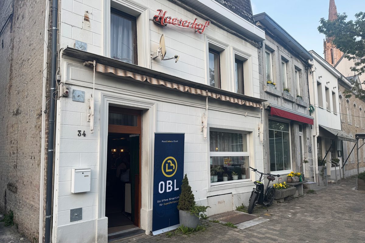 Erste Bürgerversammlung der OBL im Café Haeserhof in Eupen