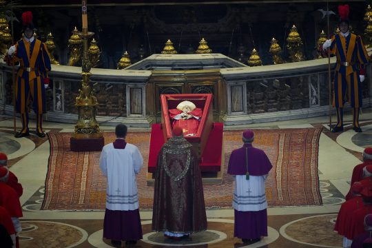 Papst Franziskus ist im Petersdom aufgebahrt worden
