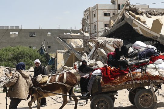 Palästinenser fliehen am 2. April aus Rafah in Richtung Chan Junis
