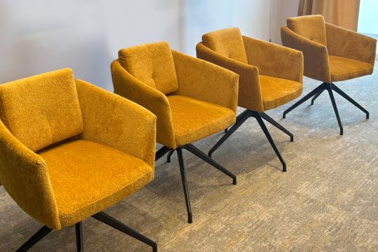 Rom-Stühle für die Weltausstellung in Japan