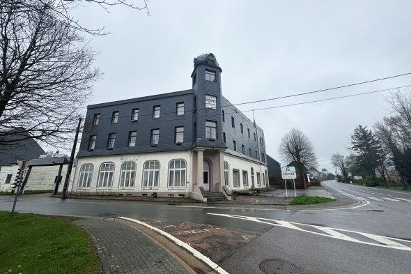 Das leerstehende Relais-Fagnard-Hotel in Sourbrodt