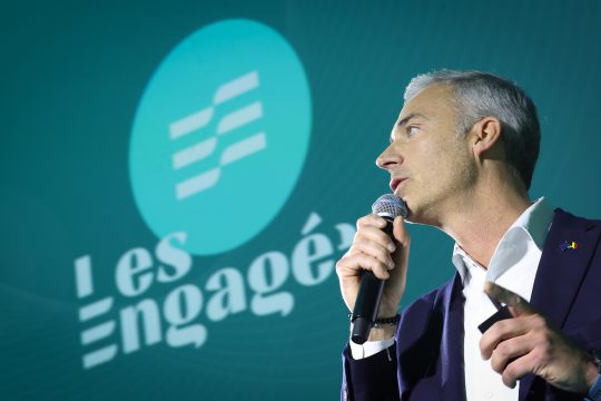 Yvan Verougstraete, der neue Parteichef von "Les Engagés", bei seiner Rede auf dem Parteitag