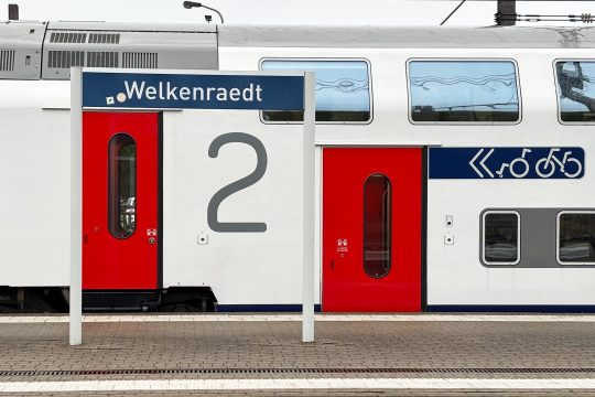 Zug im Bahnhof Welkenraedt