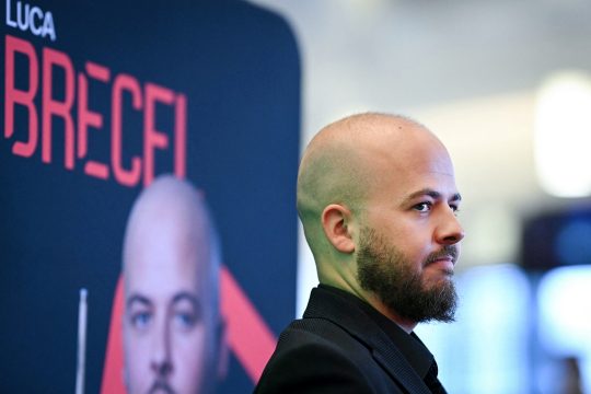 Luca Brecel beim Medientag vor dem Start der WM