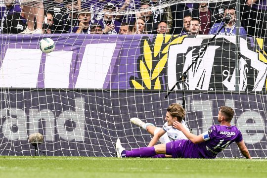 Romeo Vermant vom Club Brügge erzielt ein Tor