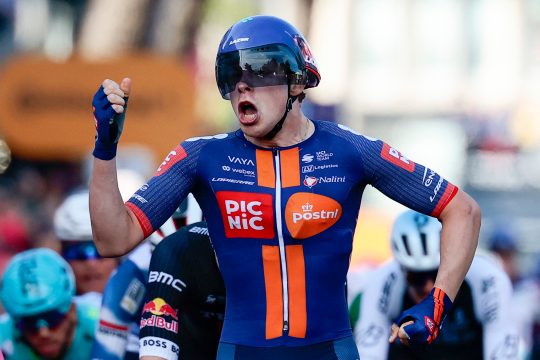Giro d'Italia: Casper van Uden gewinnt vierte Etappe