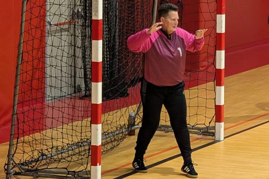 Mit 60 Jahren stand Handballerin Claudia Fohn nochmals zwischen den Pfosten
