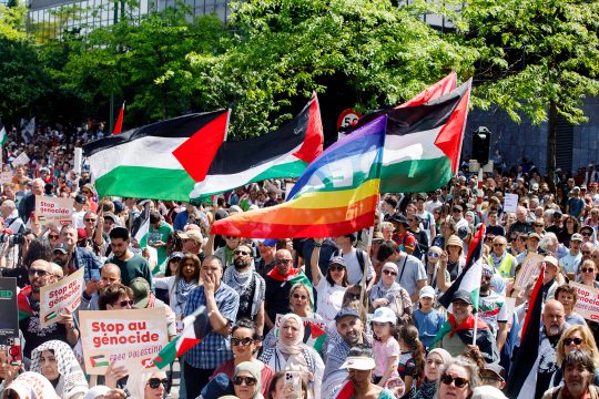 Tausende Demonstranten ziehen friedlich durch die Straßen Brüssels