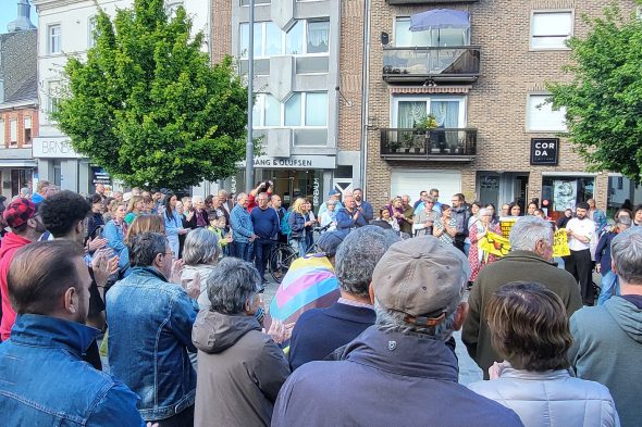 Die Demonstranten versammeln sich "Am Clown"