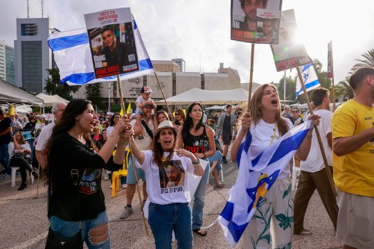 Israelis feiern die Freilassung von Edan Alexander in Tel Aviv