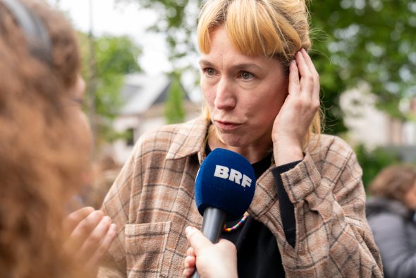 Eupen Musik Marathon: Moderatorin Lena Orban führt ein Interview