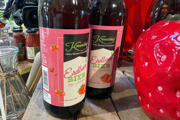 Erdbeeren in allen Formen im Hofladen des Krewelshofs