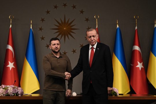 Der türkische Präsident Erdogan empfängt den ukrainischen Präsidenten Selenskyj