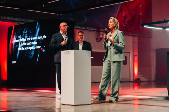 Die beiden WRT-Chefs Vincent Vosse und Kathleen Schurmans bei der Vorstellung